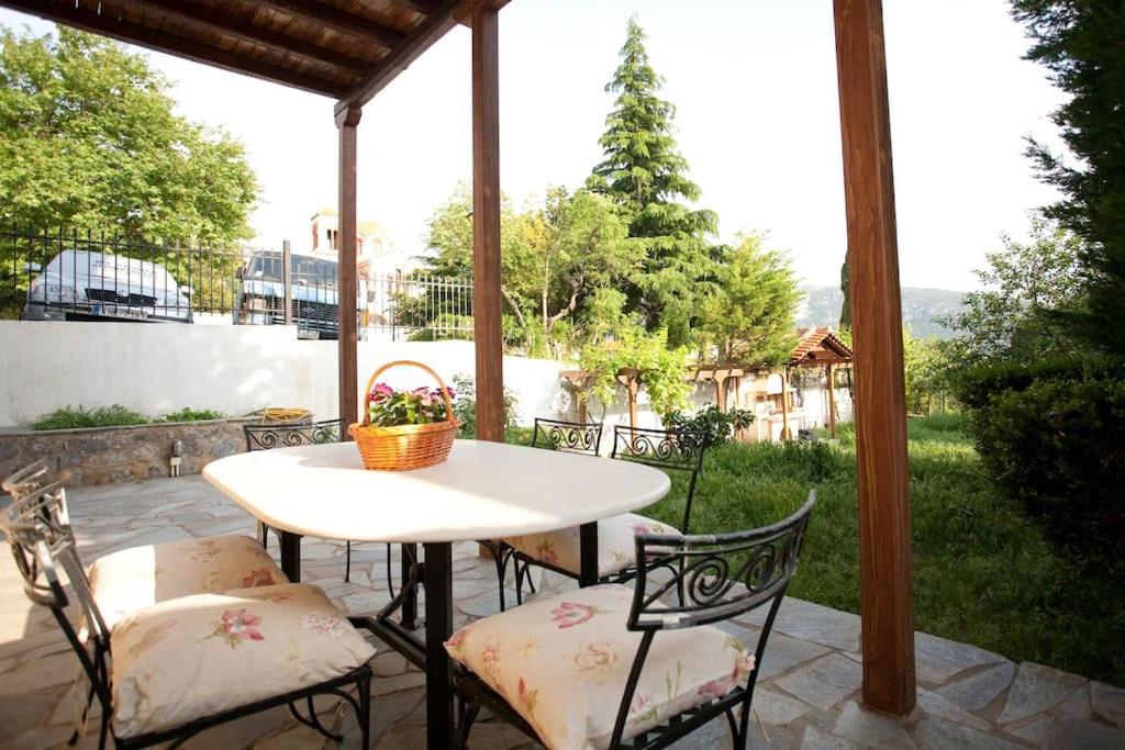 הוילה House In דלפי מראה חיצוני תמונה